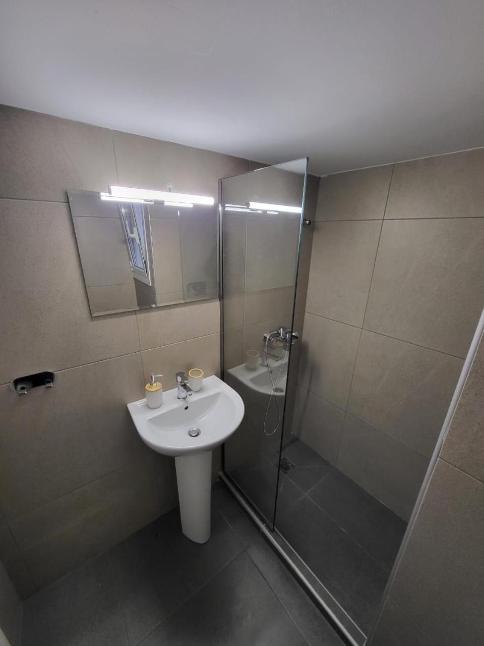 Apartament Now, Embassy One