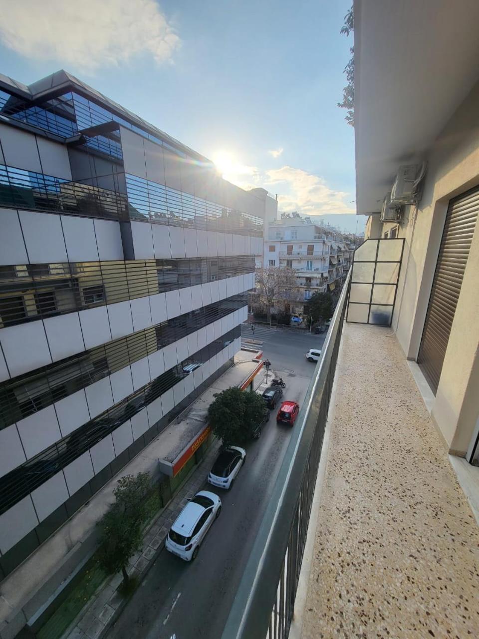 Now, Embassy One Apartament *